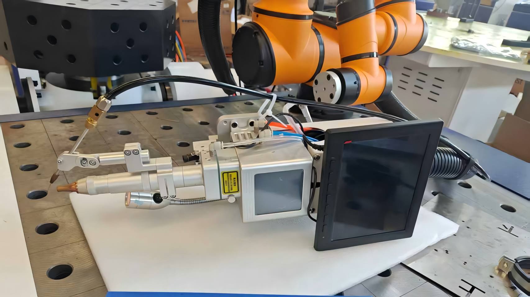 Como a DATO configurou um sistema de demonstração de soldagem a laser Cobot para um laboratório universitário da Malásia