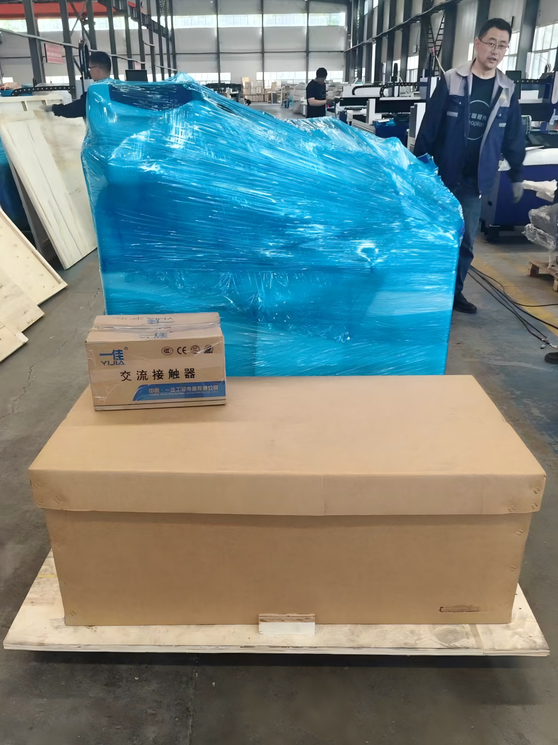 eslov&ecirc;nia-fabricante de metal-2kw-esta&ccedil;&atilde;o de soldagem cobot