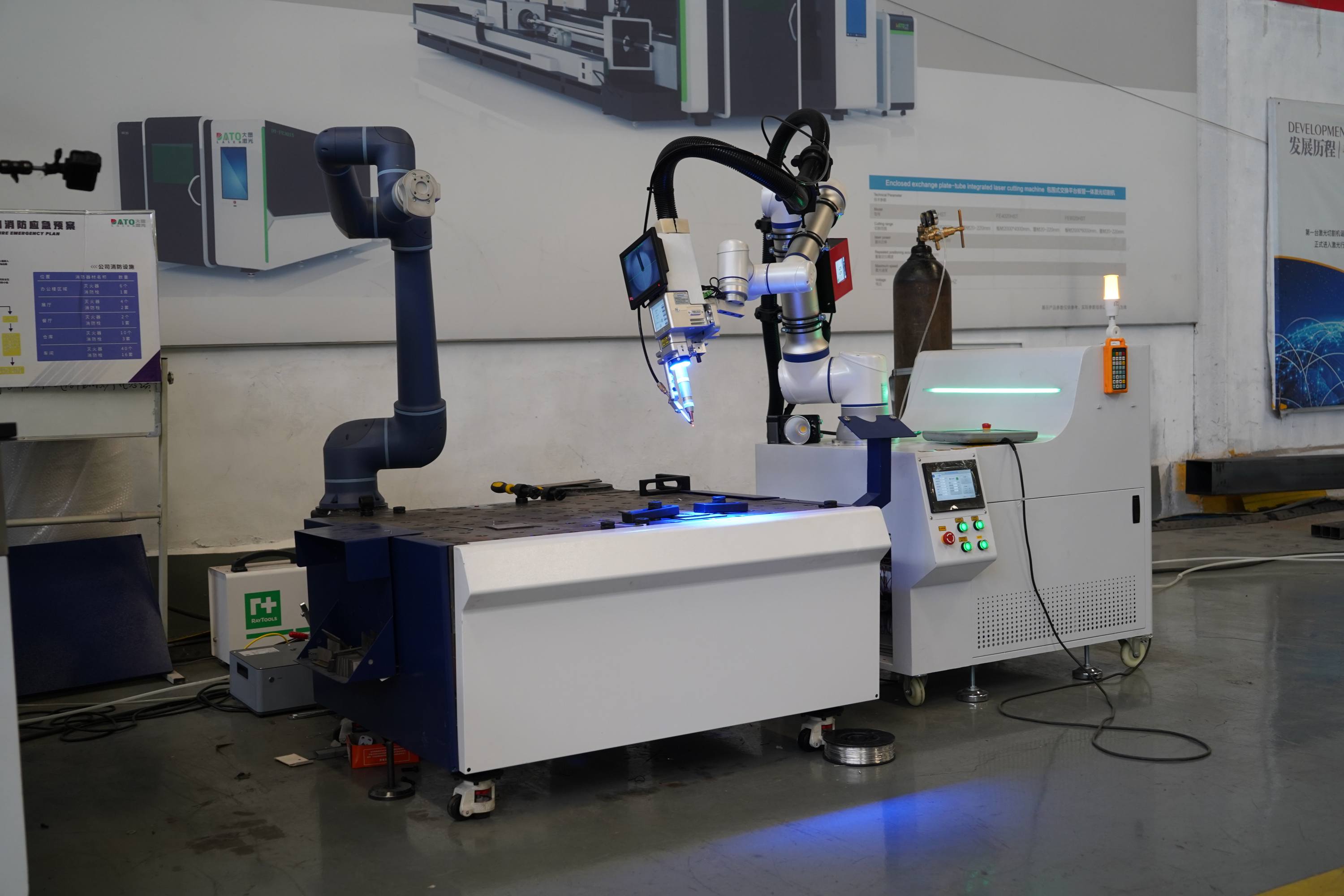 Cobot vs Industrial vs Soldagem por Rob&ocirc; Montado em Trilho