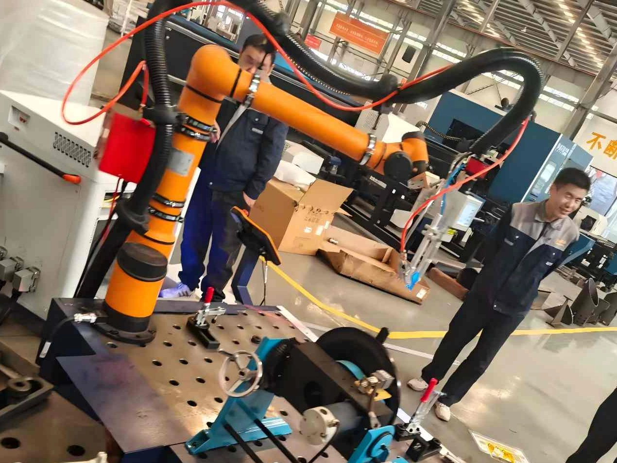 Como um fabricante grego de chapas met&aacute;licas eliminou o retrabalho e dobrou a produ&ccedil;&atilde;o de soldagem com o sistema de soldagem Cobot Aubo I10 de 1500 W da DATO