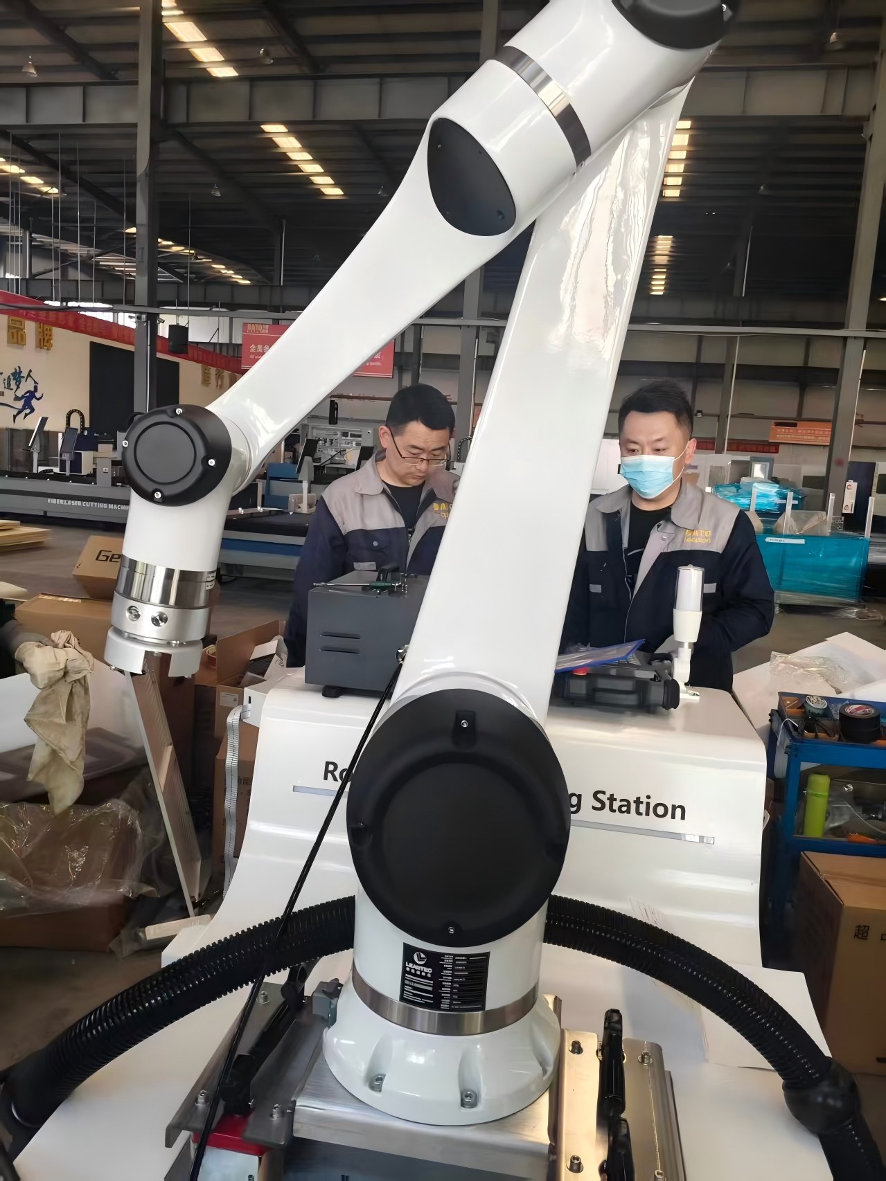 eslov&ecirc;nia-fabricante de metal-2kw-esta&ccedil;&atilde;o de soldagem cobot